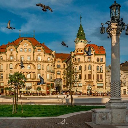 Phoenix Luxury Apartment Орадя Екстер'єр фото