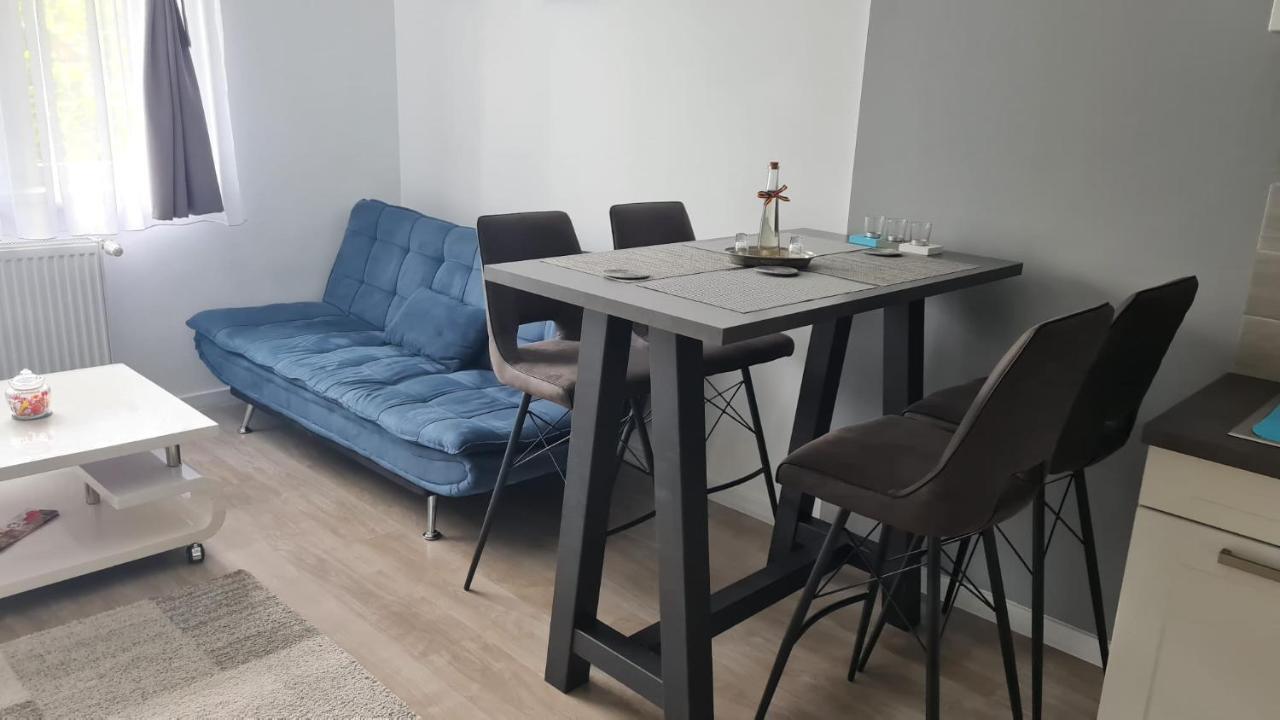 Phoenix Luxury Apartment Орадя Екстер'єр фото