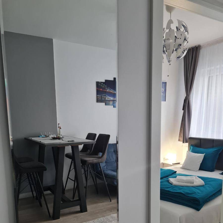 Phoenix Luxury Apartment Орадя Екстер'єр фото