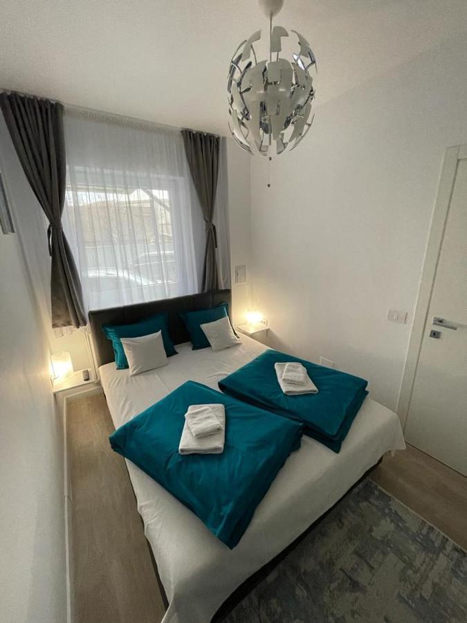 Phoenix Luxury Apartment Орадя Екстер'єр фото